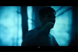 女毒液救了艾迪并且亲吻了他视频封面