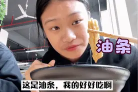 乐乐和同学一起吃麻辣烫，下午去图书馆看书，大学生活真充实视频封面
