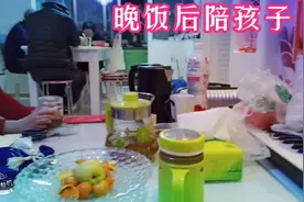 新疆小镇，35岁单亲妈妈带着儿子回到娘家，家里气氛让人压抑！视频封面