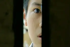 第1集 男孩在门缝看到屋内母亲的秘密视频封面