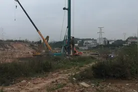 南宁市经济技术开发区的瑞声科技厂房项目正在打桩施工当中。视频封面