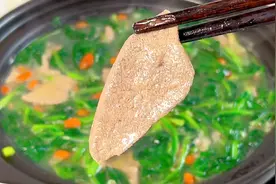 天热要多喝菠菜猪肝汤，学会这样做，猪肝不老不腥，汤鲜味美