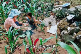 今天停电了，拿小麦粉倒地里面搞野炊，这种吃法简单又开胃视频封面