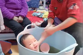 爱洗澡的宝宝#还要自己洗头