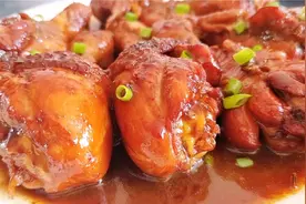 红烧鸡腿的家常做法，用料简单步骤详细，鸡腿红亮肉质鲜嫩，真香视频封面