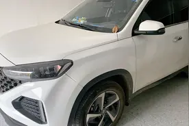 韩系车底盘松散转弯会翻车？一起看全新现代ix35优缺点及做工用料视频封面