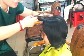 5岁女童剪了个平装中长发，原来头发又长又乱，修剪后又顺又可爱