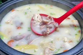 猪肚鸡汤这样做实在太香了，汤汁奶白有诀窍，肉香嫩爽口，无腥味视频封面