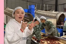 网上卖的特别火的龙虾尾，大家最关心是不是死虾做的，一起去看看视频封面