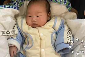 两岁的女儿被爸爸逼问年龄大了管他吗？姑娘情商真高，哄爸爸开心视频封面
