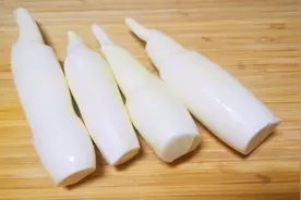茭白又叫高笋，怎么做好吃？分享四川家常做法，荤素搭配营养好吃视频封面
