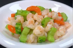 清炒虾仁好吃有技巧，关键在腌制和上浆，鲜嫩爽滑，清淡不油腻