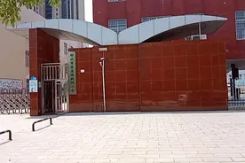 气派！紧领光谷东的鄂州葛店姚湖小学修得跟武汉市区的一样美。视频封面