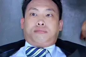 小伙好心给孕妇让座结果被一屁股坐到脸上 盘点电影搞笑片段