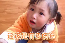 妈妈手里拿着可乐，但是就是不给妹妹喝，看看她急成什么样了！视频封面
