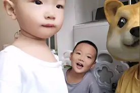 这个狗狗道具真好玩，三个孩子抢着玩视频封面