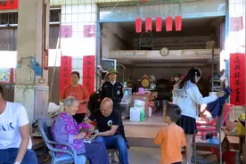 今天唱歌给妈妈听，妈妈开心了很多，现场的朋友都沉默了视频封面