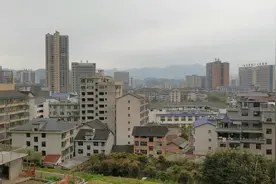 骑行湖南，健康码突然黄了在医院待了一天，打算在镇子休息几天视频封面