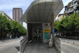 特色岛式站台！宜昌快速公交BRT的进站和出站