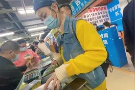 苹果xsmax搭载A12处理器流畅运行，6.5英寸的大屏，支持双卡双待视频封面