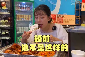 带媳妇吃海鲜大餐，她不顾形象大口吃肉，结了婚的女人都这样吗？视频封面