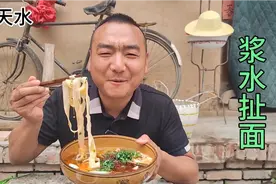 今天天气热，做一顿浆水扯面，两个下饭菜，还是浆水面吃着舒服。