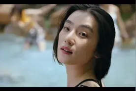 辣妹警花，泳装上阵视频封面