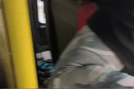 哈尔滨市73路公交车，我只是要求他看一下空调，他骂我半个小时。视频封面