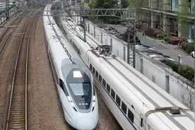 C3802与G7052上海站出站，中潭路通过视频封面