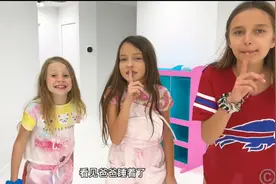 爸爸在家做家务累的睡着了，小萝莉和姐姐帮忙真是 懂事的好孩子视频封面