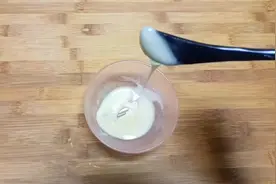 脸上皱纹越来越多怎么办，教你一个简单实用又省钱的小方法，试试视频封面