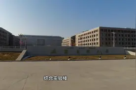 实拍新疆医科大学新校区，气势恢宏，不愧是新疆取分最高高校之一视频封面