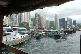 香港岛南区香港仔渔港风光。