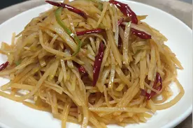 大厨教你，辣土豆丝怎么做才好吃，简单做法，清脆爽口，香辣入味