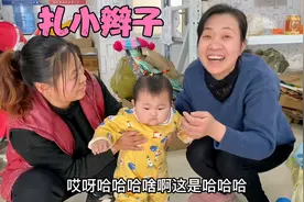 妈妈给小若汐扎小辫子，爸爸看见高兴坏了，越来越想小美女了视频封面