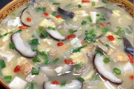 厨师长教你三鲜汤家常做法，步骤详细，汤汁浓白老少皆宜视频封面