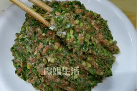 调韭菜饺子馅，牢记“三不放加两样”的诀窍，鲜嫩多汁，不腥不柴视频封面