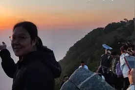 登泰山观日出，泰山日出真是变幻无穷，美不胜收，天下奇观！视频封面