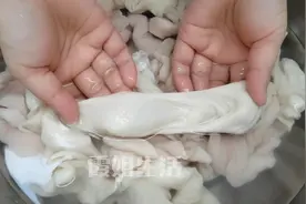 今天才知道，清洗猪大肠这么简单，大厨教我拿手绝活，干净无异味视频封面