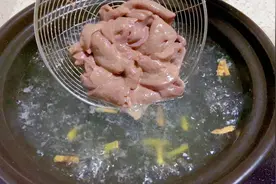 生滚猪肝汤最佩服福建人，多加1样，清肝明目润肺，鲜到汤汁不剩