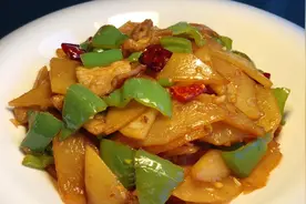 厨师长教你土豆青椒的家常做法，步骤详细，鲜香入味开胃下饭视频封面