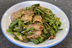 叉椒回锅肉——泸州人喜欢的一道家常菜，咸鲜微辣，佐酒下饭佳品