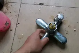 冲凉高档花洒混水阀漏水，换阀芯分享。视频封面