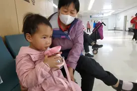 三岁孩子经过几天治疗，奶奶带孙女去医院复查，结果让人陷入沉思视频封面