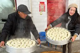 陕西农村过年蒸馍有讲究，关门闭户什么风俗？蒸十几锅馍富足过年视频封面