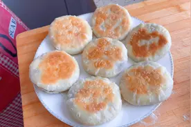 中秋节快到了，今天阿源在家做小甜品，甜而不腻，咬一口直掉渣