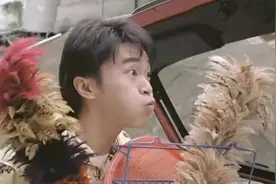 星爷偷看美女眼珠子都快掉下来了视频封面