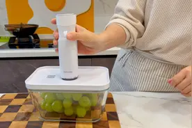 家庭主妇不止每天要做三餐，分类收纳也很重要，食物真空才能保鲜