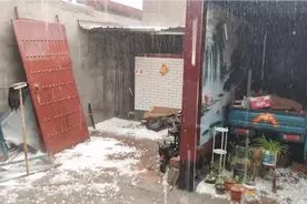 我家今年下冰雹把太阳能都砸了。视频封面