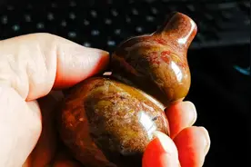 从一件国宝级古象雄天降石的高级文玩《葫芦》鉴赏其不凡制作工艺视频封面